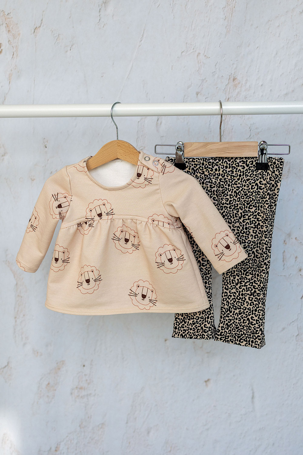 Baumwolljersey Leo Panther Muster beige