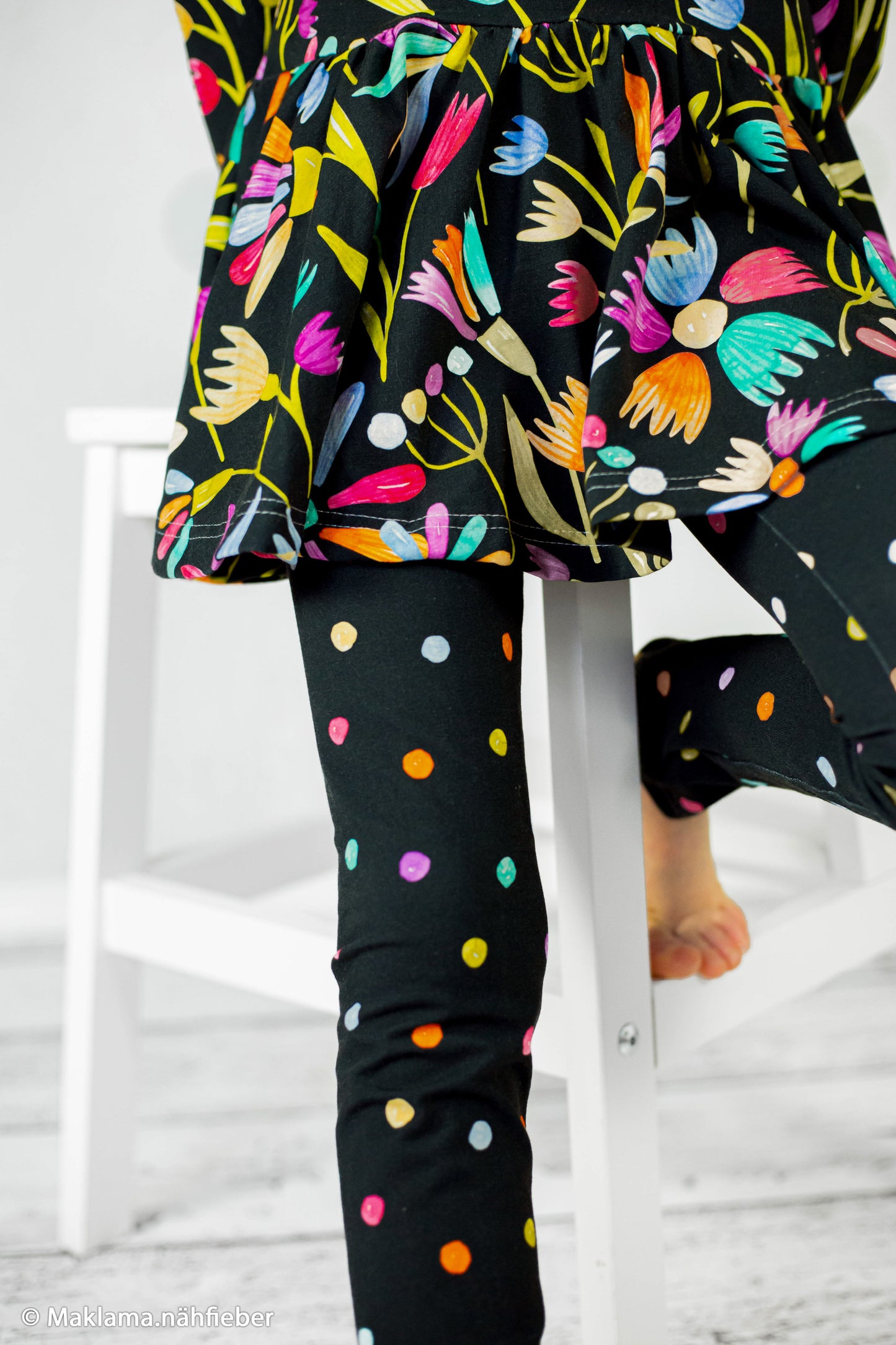 Baumwolljersey bunte Punkte Flowerpop by Hip Som Hap von Swafing schwarz