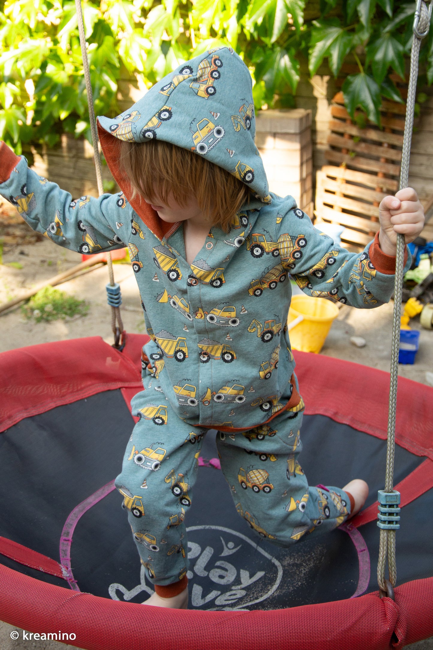 Sweat angeraut Nick von Swafing Baufahrzeuge Bagger Betonmischer